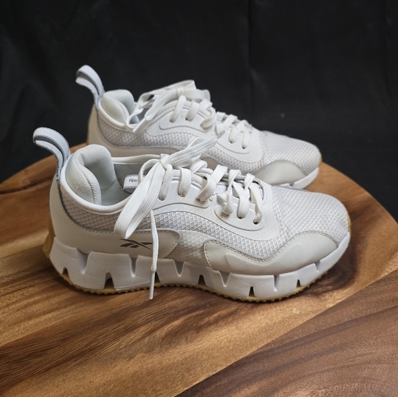 Reebok Women's Zig Dynamic Adventure Sneaker Sz 7. - Picture 4 of 7